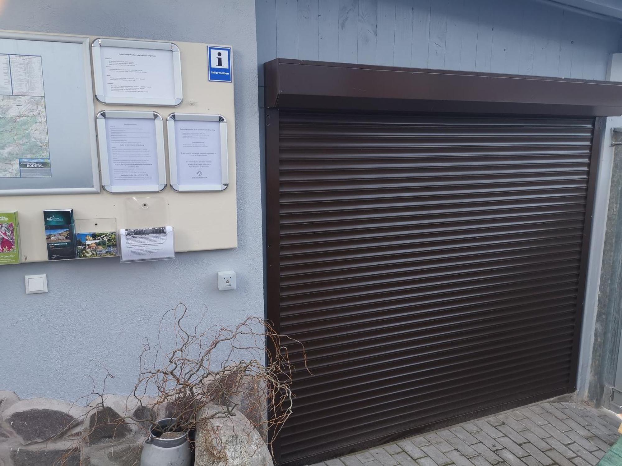 Pauls Hexenhaus Wohnung Hexe Mit Fahrrad Garage Und Innenhof Fuer Motorraeder Thale Bagian luar foto