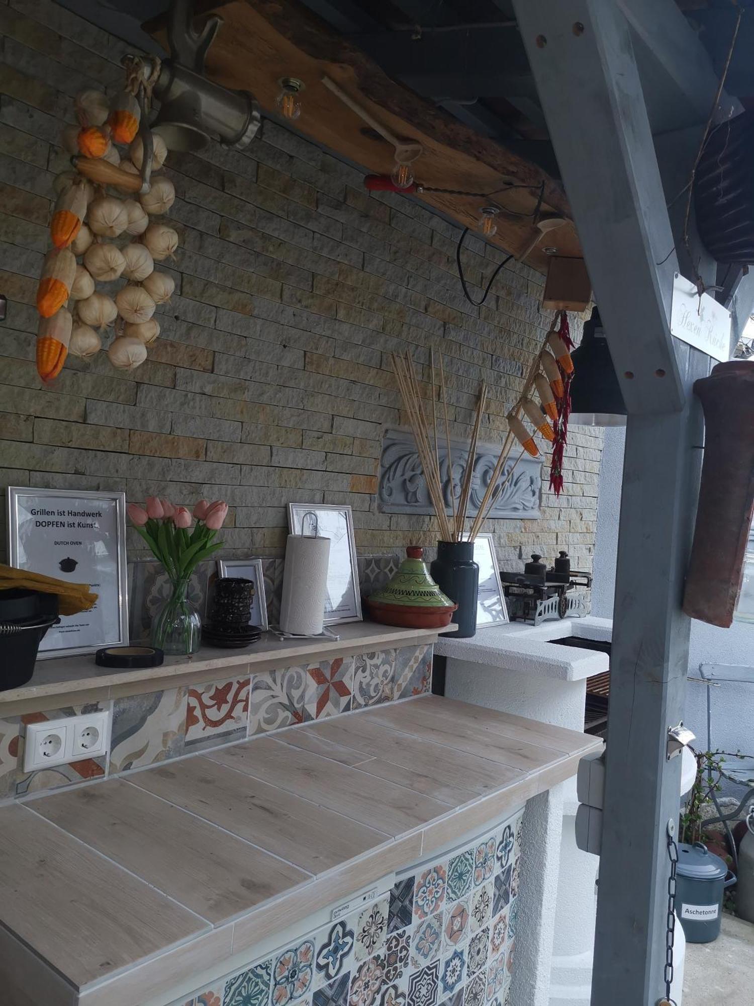 Pauls Hexenhaus Wohnung Hexe Mit Fahrrad Garage Und Innenhof Fuer Motorraeder Thale Bagian luar foto