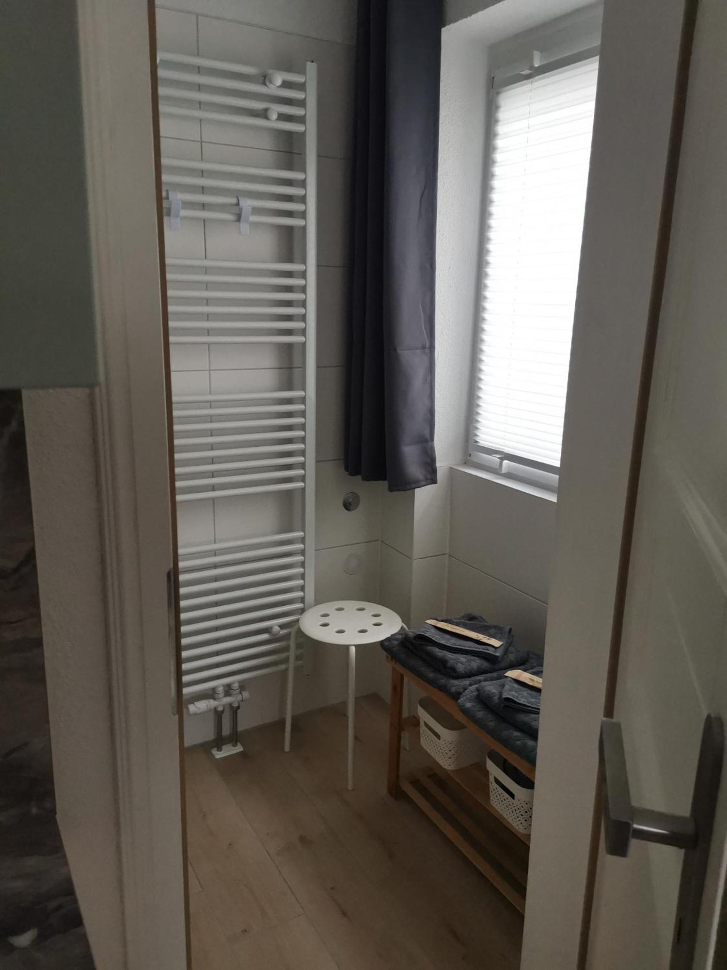 Pauls Hexenhaus Wohnung Hexe Mit Fahrrad Garage Und Innenhof Fuer Motorraeder Thale Bagian luar foto